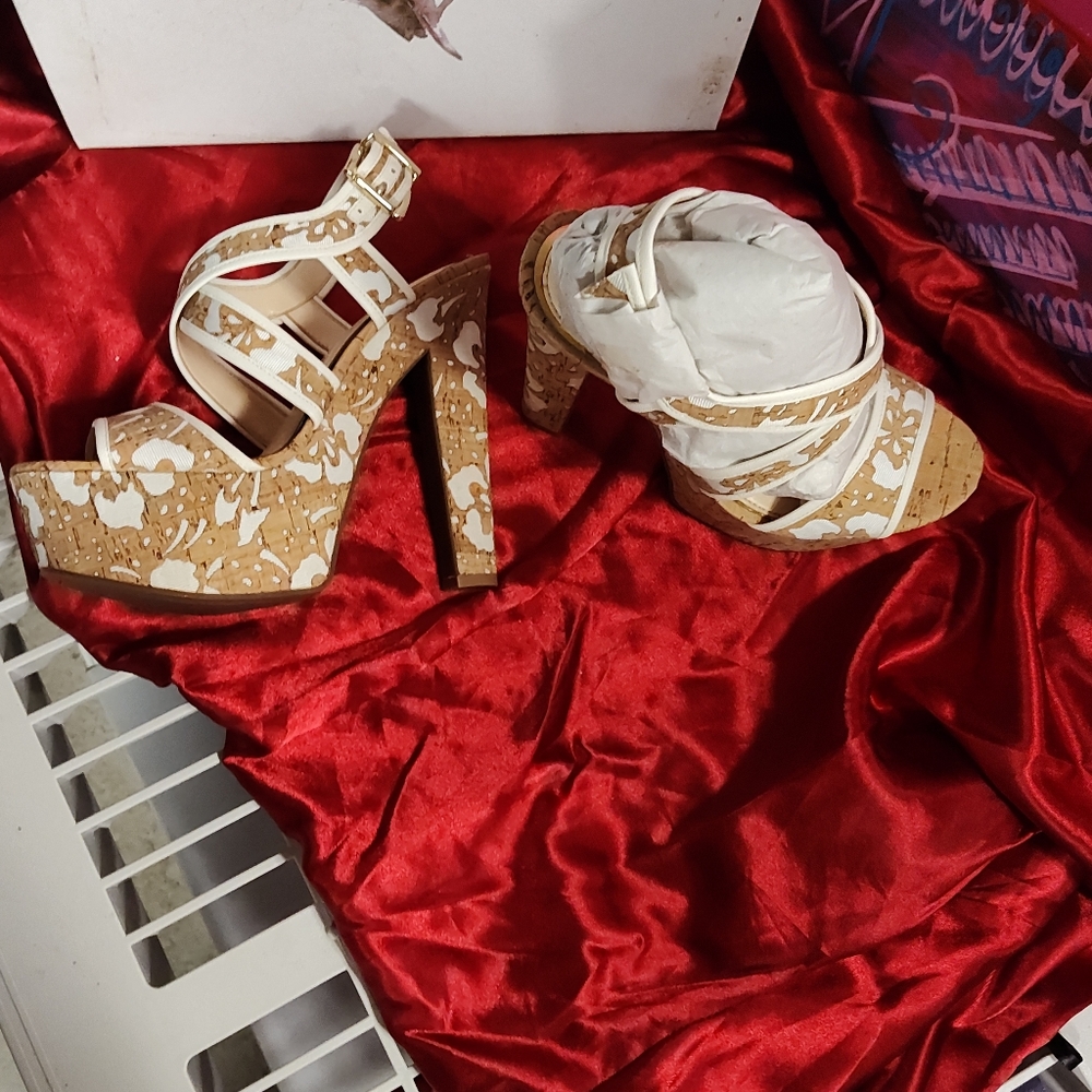 Jessica Simpson white and tan floral cork heeled sandals size 6.5